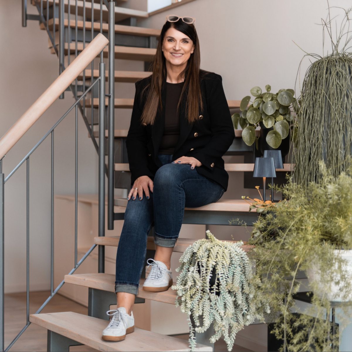 Katja A. Marocke im Interior-Kontext. Die Interior Designers Academy hilft dir, große Aufträge zu gewinnen – z. B. Restaurants als Interior Designerin einrichten oder Ferienwohnungen planen, inklusive der Möglichkeit Spiritualität und Business zu verbinden.